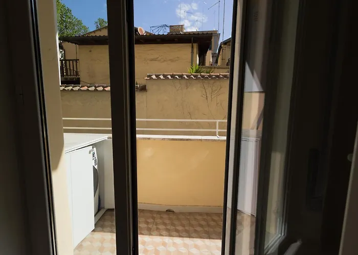 Guesthost - Bright Near Vatican Apartment *